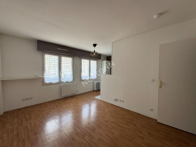 Appartement Suresnes 1 pièce s 30.06 m2