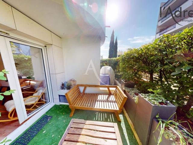 Appartement Suresnes 35 m² avec cave Parking en sus