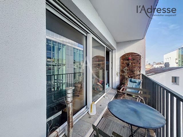Appartement Suresnes 3 pièce s 54 m2 avec balcon et cave