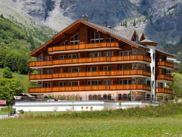 4.5 04, helle 4.5 Zimmerwohnung an ruhiger Lage, grosse Südterrasse mit schöner Aussicht