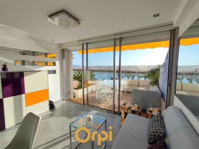 Appartement/loft pied dans l'eau avec terrasse et vue mer panora