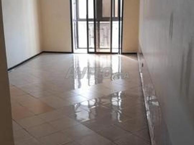 Appartement/Propre/Même Étrangers Sérieux/Socrate Roudani