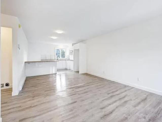 Appartements de 3 chambres entièrement rénovés avec entrée indépendante