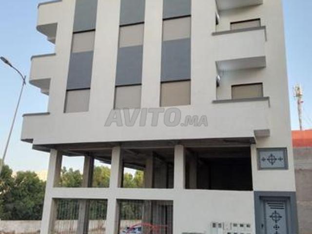 Appartements et locaux commerciaux à vendre