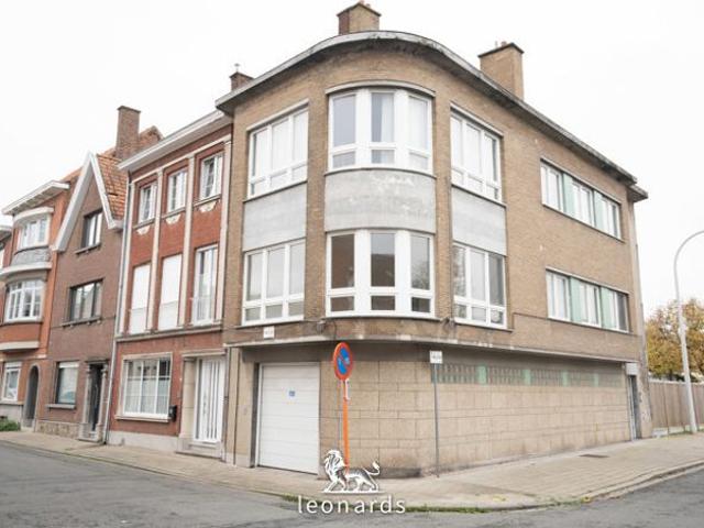 Appartementsgebouw nabij station van Menen