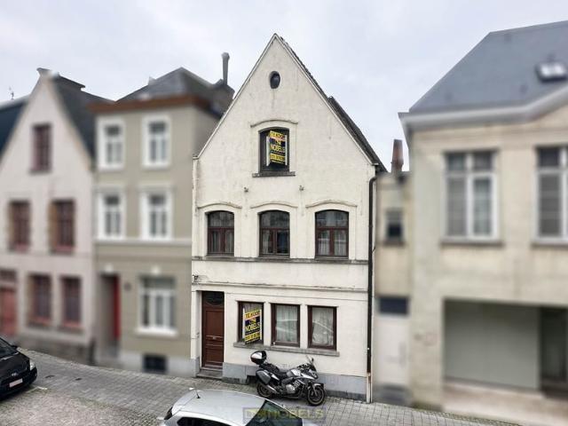 Appartementsgebouw te koop voor 300000 euro met 3 slaapkamers