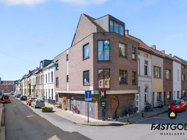 Appartementsgebouw te koop voor 400000 euro met 4 slaapkamers
