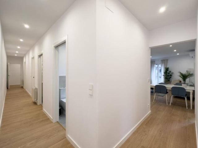 Appealing 4 bedroom flat in El Poblenou