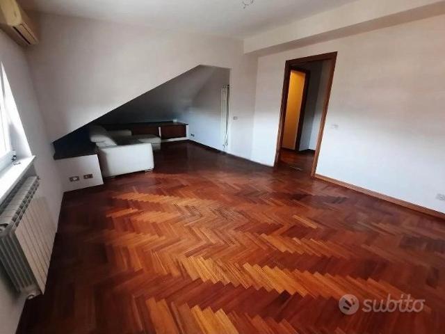APPIO PIGNATELLI STATUARIO TRiLOCALE ARREDATO