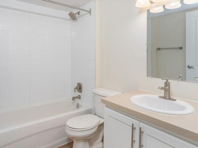 Applewood Apartments 2 Bedroom Apartment for Rent at 610 Tenth St, Collingwood, ON L9Y 4C1