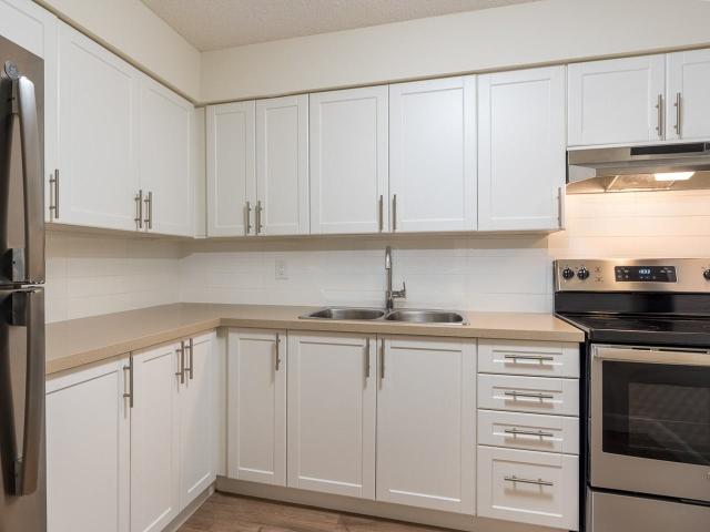 Applewood Apartments 2 Bedroom Apartment for Rent at 610 Tenth St, Collingwood, ON L9Y 4C1