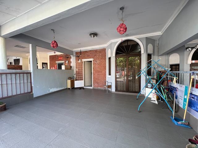 approximately bu 2000sf land area 20x65 section 9 wellkept house