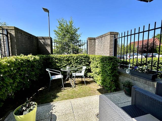 APPRTEMENT T3 AVC TERRASSE, JARDINET, PARKING ET GARAGE