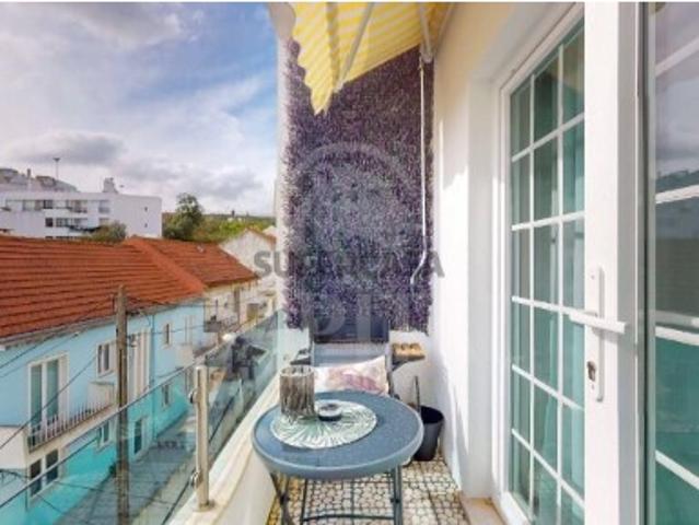 Apresento lhe este fantástico T2 em Almada com vista privilegiada para o Cristo Rei!