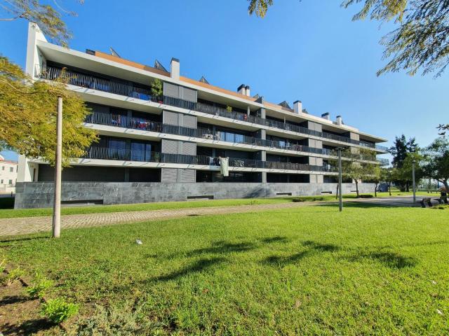 Apresentamos este amplo apartamento T3 com 170 m² de área to. 222m² Barreiro e Verderena