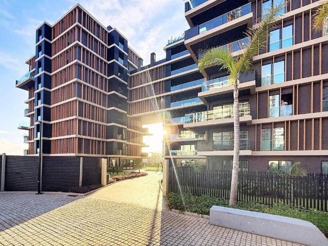 Apresentamos este exclusivo Apartamento T3 no prestigiado ed. 176m² São Pedro Funchal