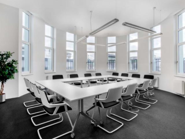 Aproveite o escritório em espaço aberto pronto para uso, para 10 pessoas em Lisbon, Alcântara Move into ready to use open plan office space for 10 persons in Lisbon, Alcântara Oficinas en espacios abiertos listas para usarse para 10 personas en Lisbon, Alcântara