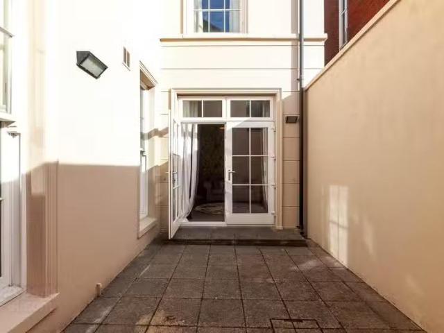Apt 1, 7 Broomhill Lane