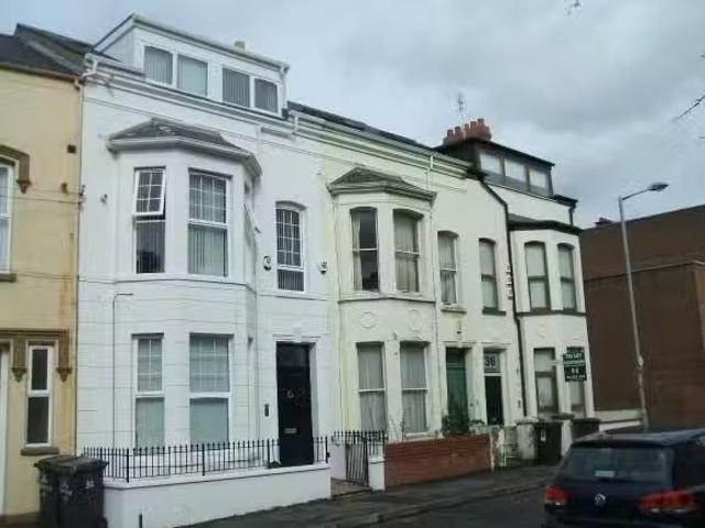 Apt 1, 32 Camden Street