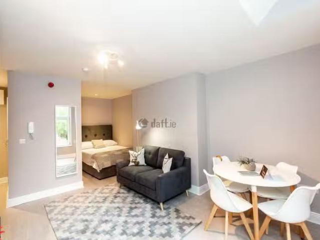 Apt 2, 64 Rathmines Road Upper, Rathmines, Dublin 6 is for rent