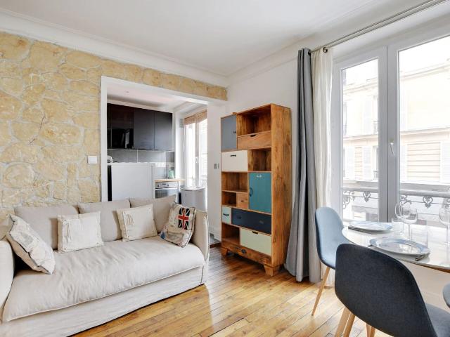 Apt 2 BDR Near REPUBLIC, Paris Amsterdam Apartments for Rent