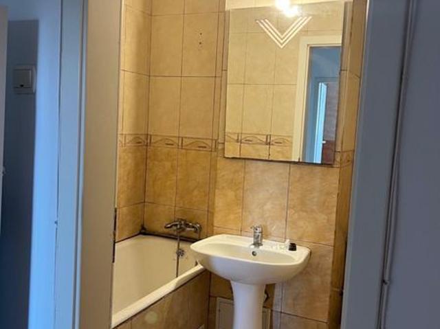 Apt, 2 camere decomandat Spitalul Judetean