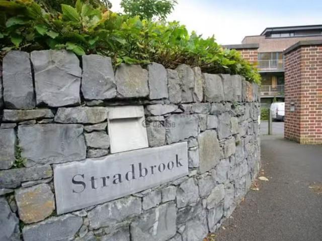Apt. 2C Stradbrook, Portlaoise, Co. Laois is for rent