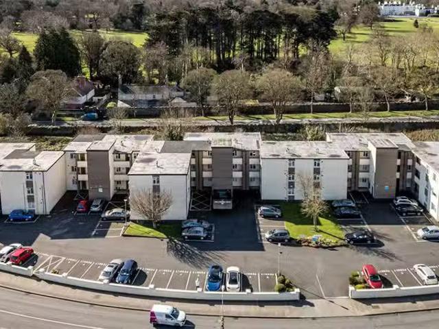 Apt 30 Park Crescent House, Blackhorse Ave, Dublin 7, D07 TX07