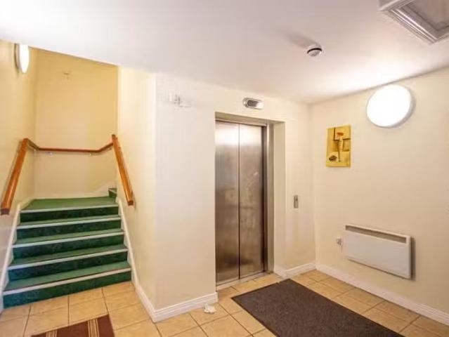 Apt 4, 42 St Marys Gardens