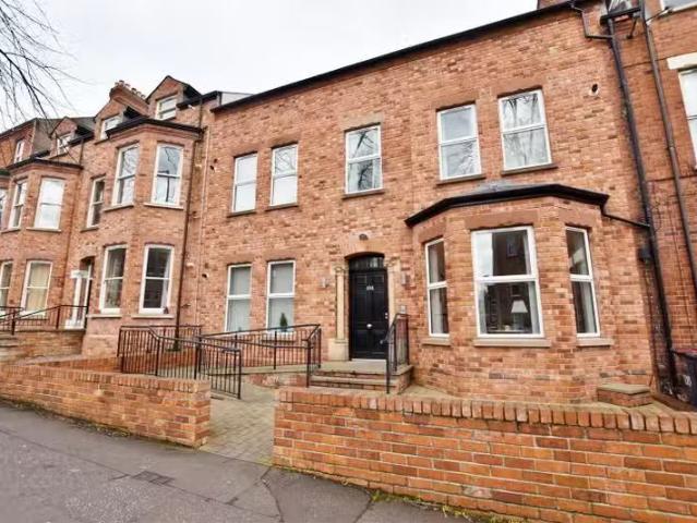 Apt 4, 104 Eglantine Avenue