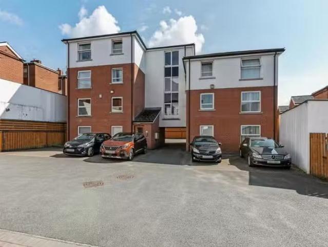 Apt 4 Strand Central, 27 Hillfoot Street