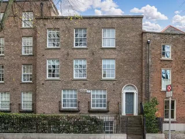 Apt 5, 10 Ranelagh Court, Ranelagh, Dublin 6, D06X4C1 is for s.