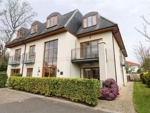 Apt 6 Beechwood House, Eaton Wood Square, Shankill, Dublin 18.