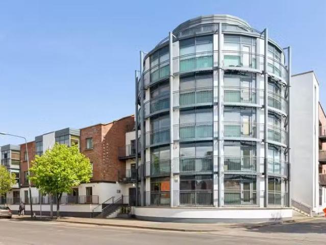 Apt. 83 Shelbourne Park Apartments, South Lotts Road, Dublin 4.