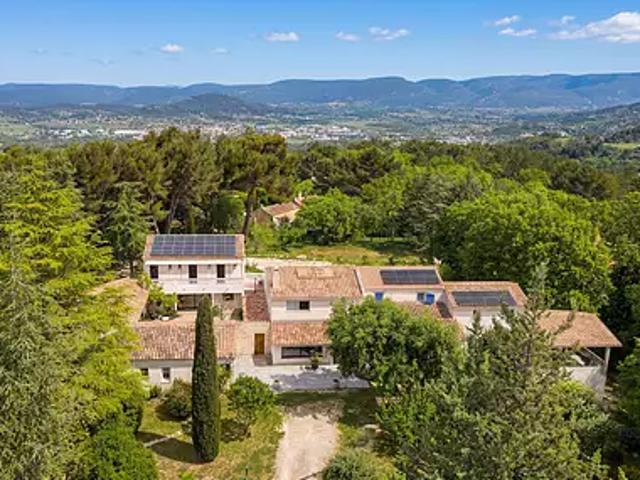 Apt 84400 Achat / Vente maison 14 pièces t14 au dernier étage piscine