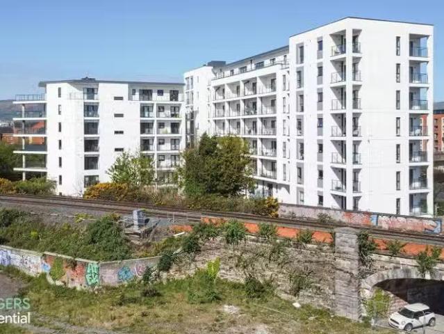 Apt 9, 37 Bridge End