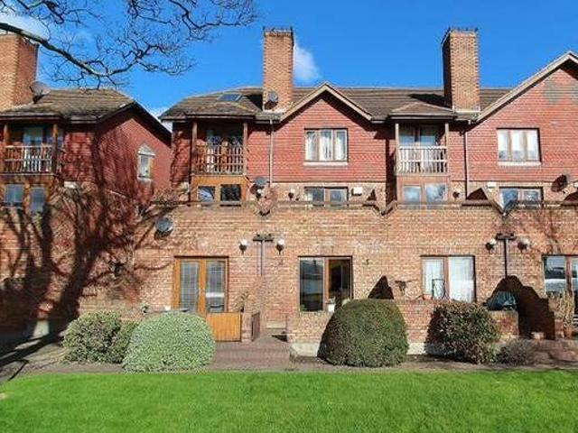Apt Apt 32 Danesfort Clontarf Dublin 3