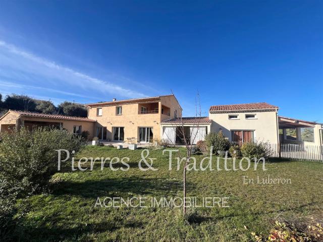 Apt, grande maison récente avec appartement indépendant, stu. 294m² Apt