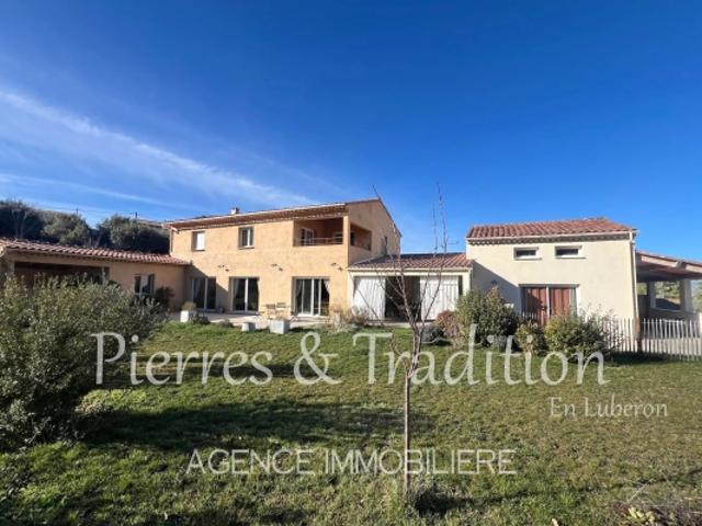 Apt, grande maison récente avec appartement indépendant, studio et garages