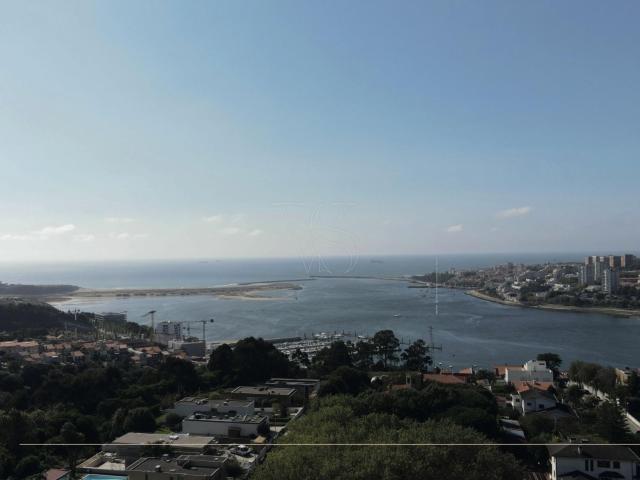 Apt. De Luxo T4 Duplex c/ varanda The Yard Jardins d´Ar. 198m² São Pedro Da Afurada