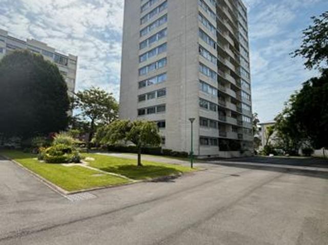 Apt de type 2 avec ascenseurav et parking a voir en exclusivite