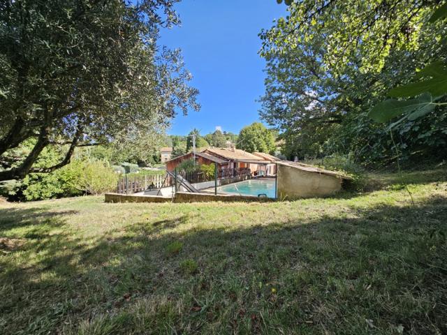 Apt en Luberon, belle maison de plain pied avec piscine et j
