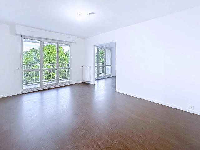 APT F4 BALCON CAVE ET PARKING 10 MNS RER A