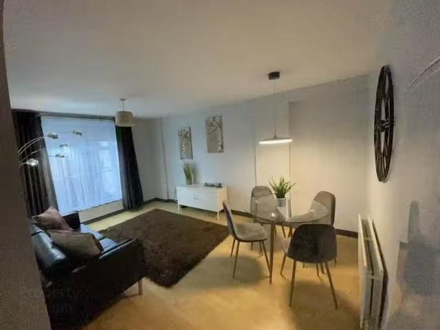 Apt For Rent, 76 Bass Building