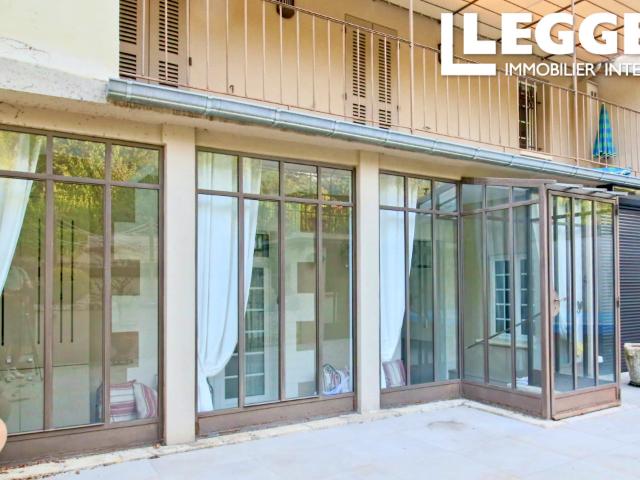 APT, LUBERON Spacieuse maison bourgeoise avec grand garage & potentiel commercial