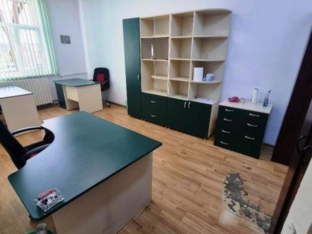 Apt / spațiu comercial –semicentral,aproape de Biblioteca Centrala Universitara
