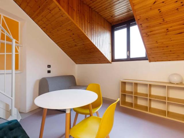 APT su 2 livelli in Corso Magenta con piccolo balcone!