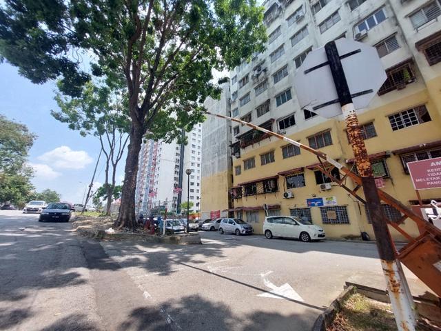 Apt RUSELIA Near MRT Tmn Equine Seri Kembangan Selangor