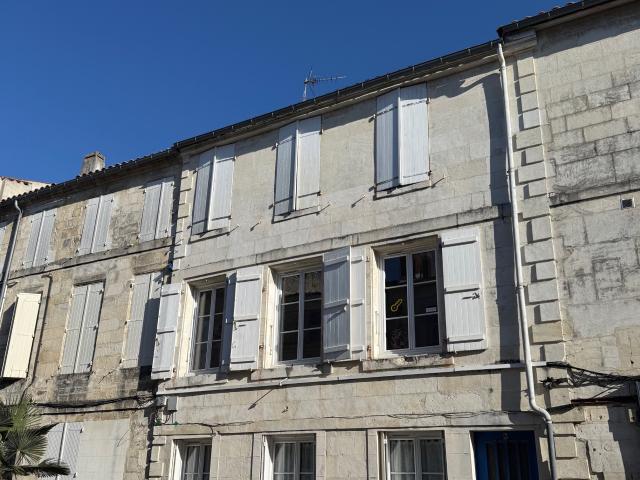 APT T3 62m2 Centre Ville Rochefort en cours de rafraichissement