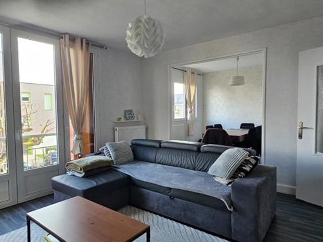 Apt T4 avec balcon, cave et garage